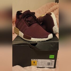 Adidas Sneakers in Burgundy and White